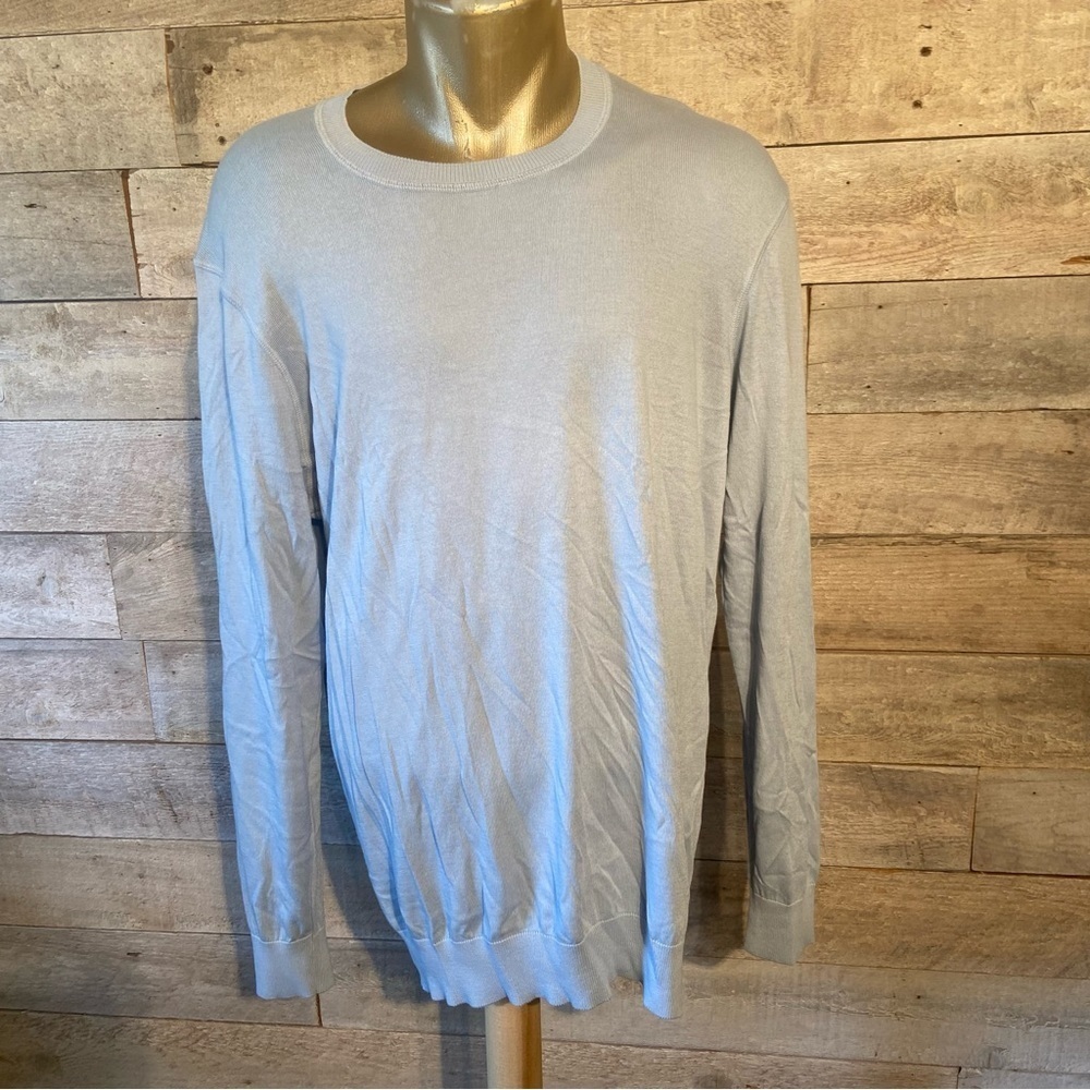 Benson men’s light blue crew neck sweater in size large